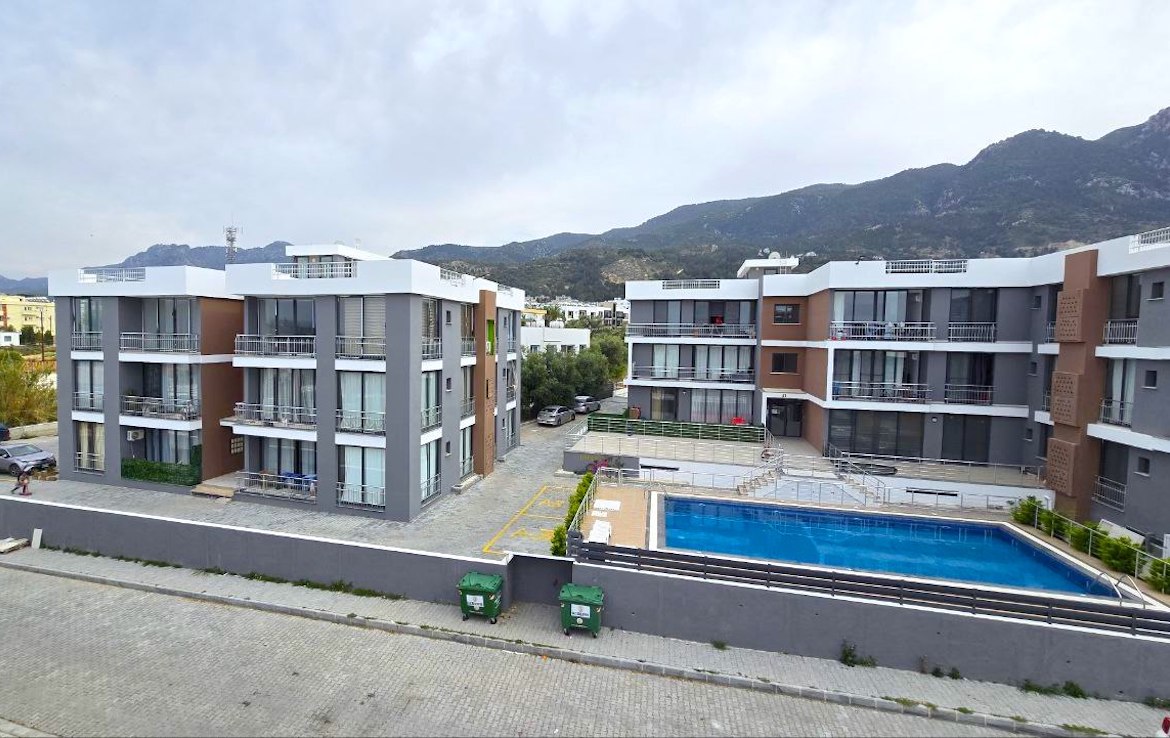 Новая квартира с бассейном и подземной парковкой, Veles