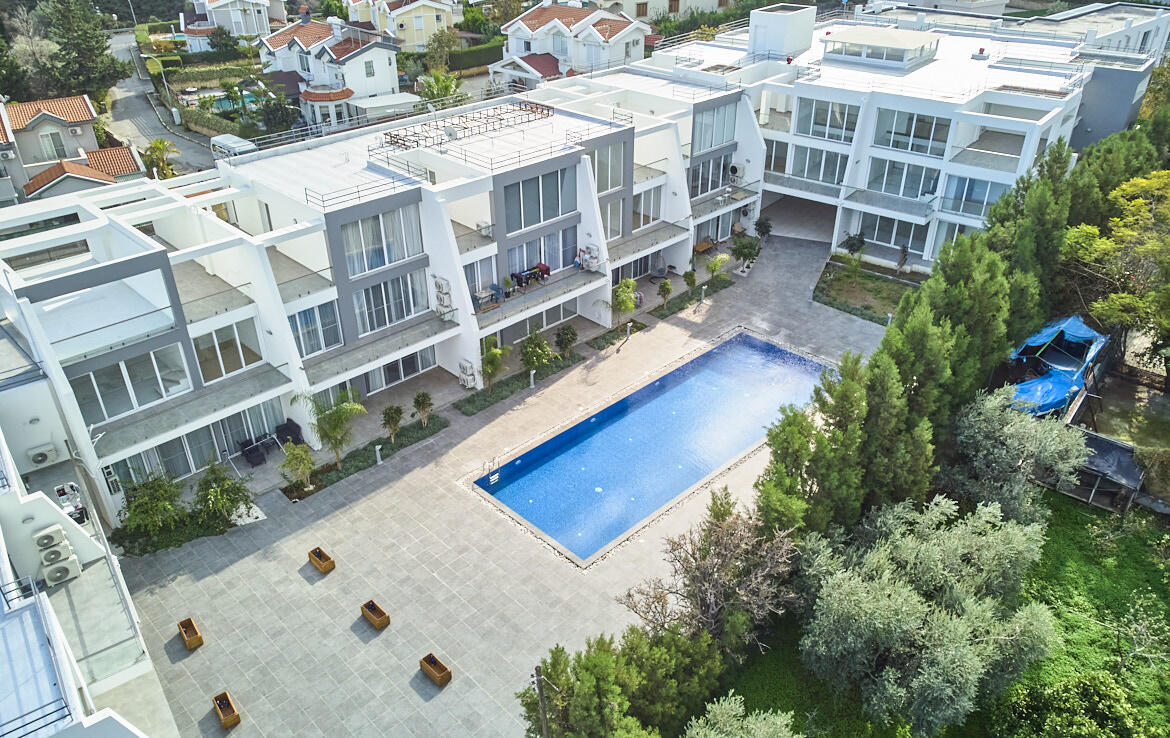 Квартира с садом в Гирне в COLESIUM COURT 