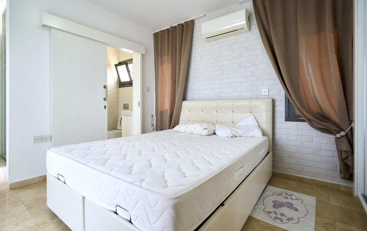 Таунхаус с прямым видом на море в Караоланолу