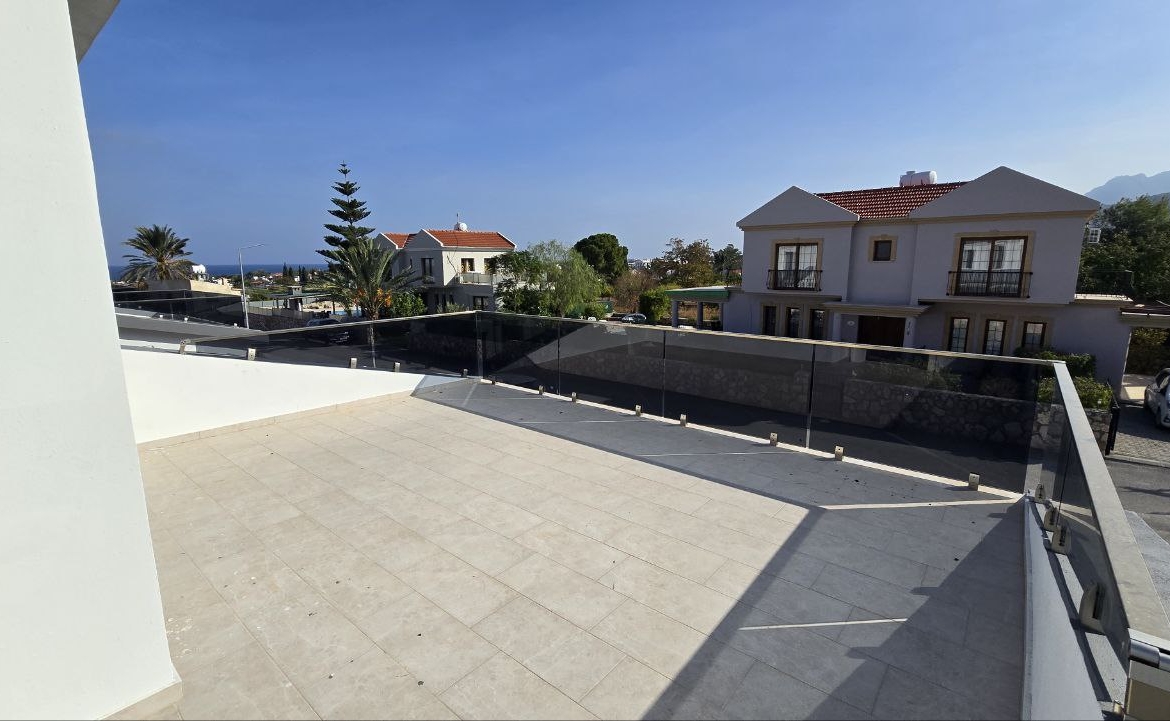 Новая 3+1 вилла в Лапте