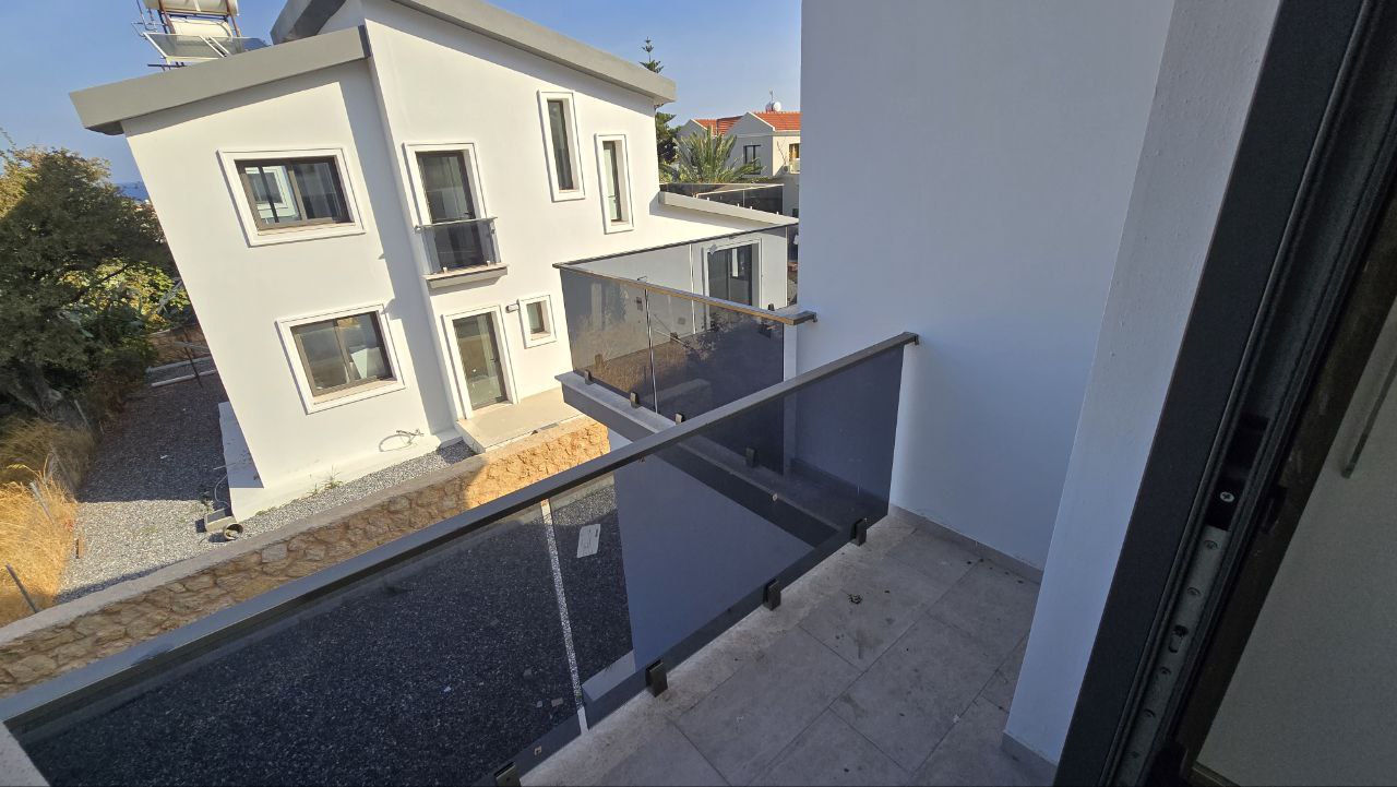 Новая 3+1 вилла в Лапте