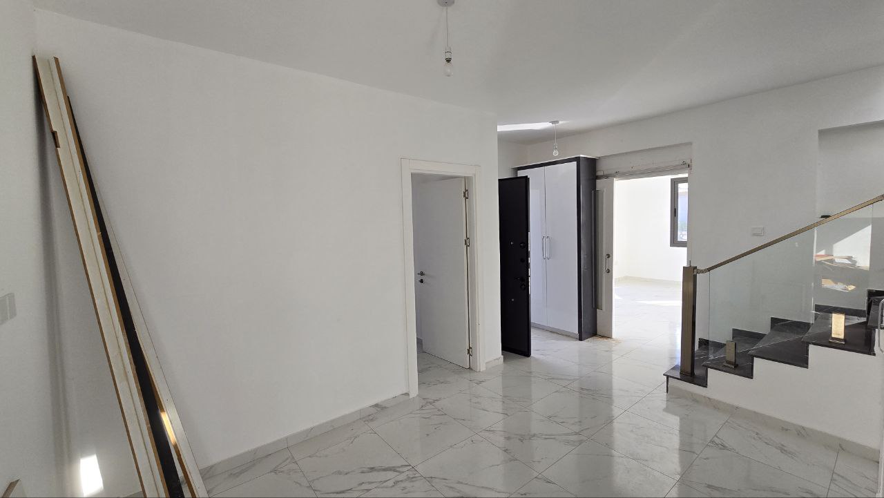 Новая 3+1 вилла в Лапте