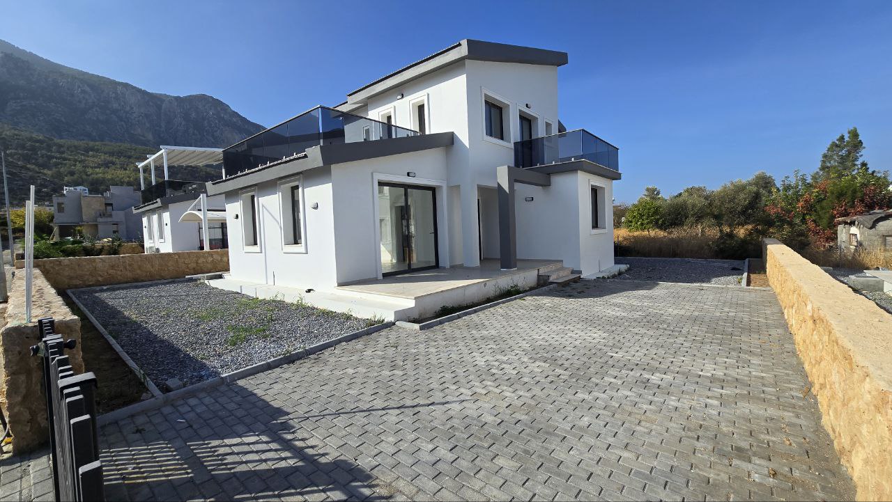 Новая 3+1 вилла в Лапте